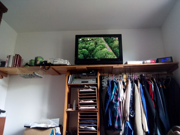 télé en place à la villa